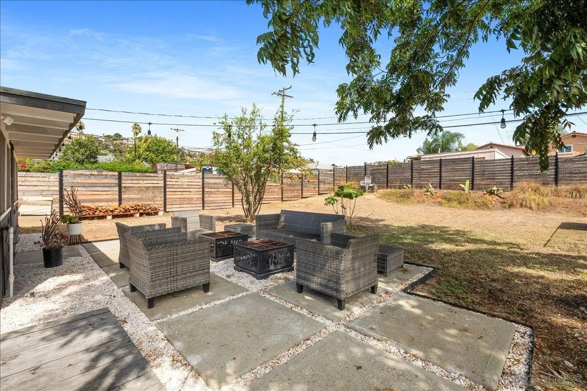 861 Paraiso Ave