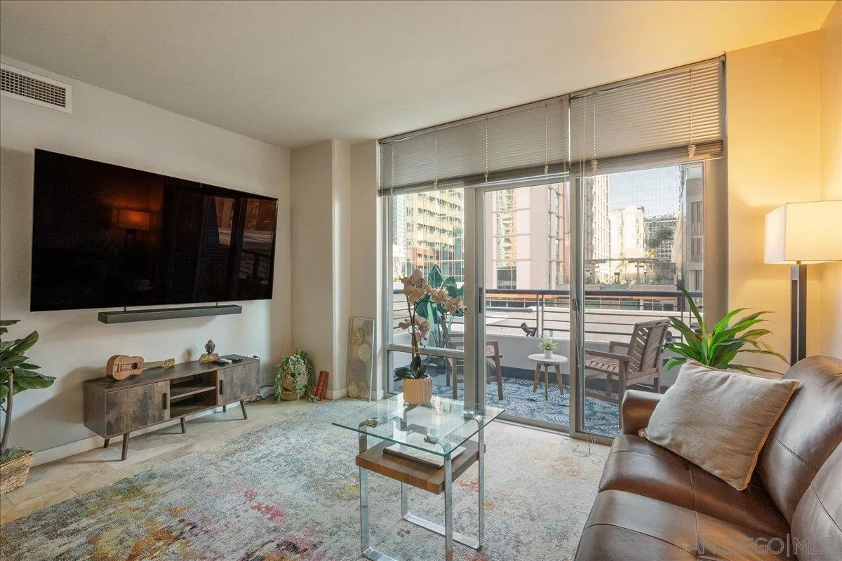425 W W Beech St Unit 503, San Diego Unit: 503