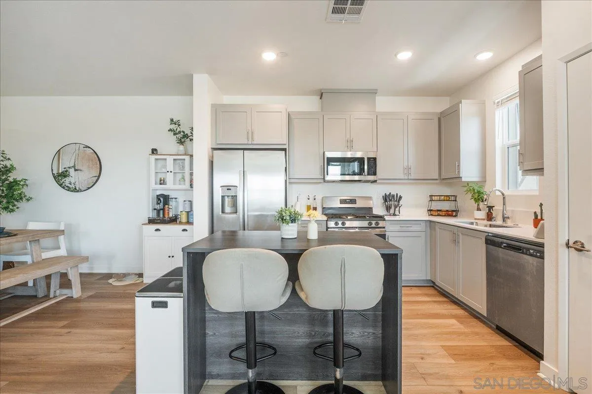 5464 Shorefront Dr Unit 143