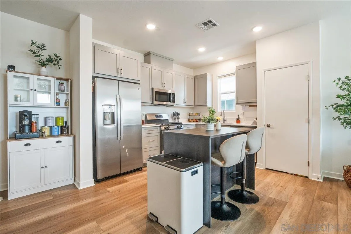 5464 Shorefront Dr Unit 143