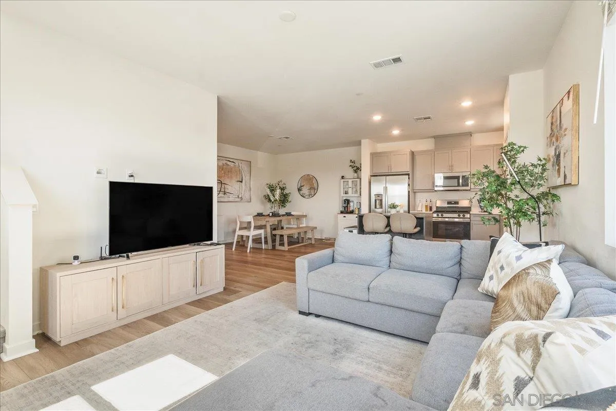 5464 Shorefront Dr Unit 143