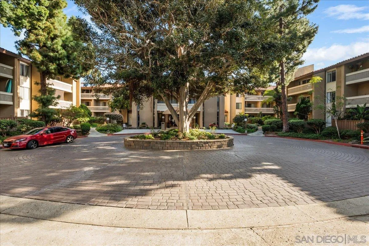 4600 Lamont Unit 224