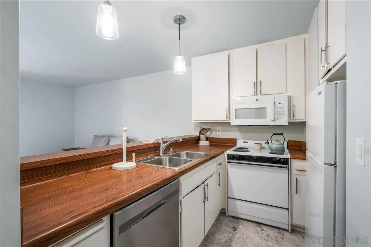 4600 Lamont Unit 224