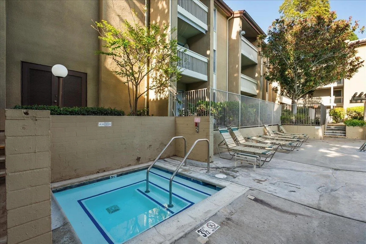4600 Lamont Unit 224