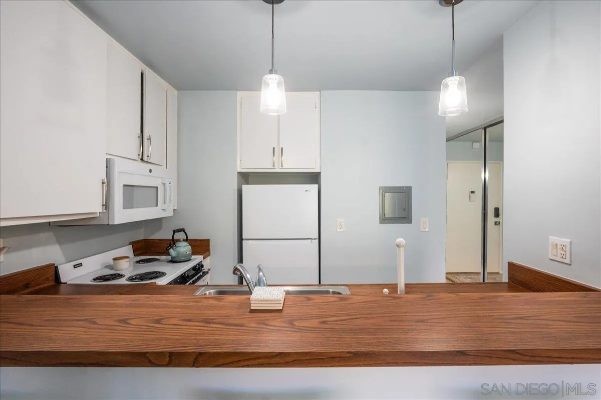 4600 Lamont Unit 224