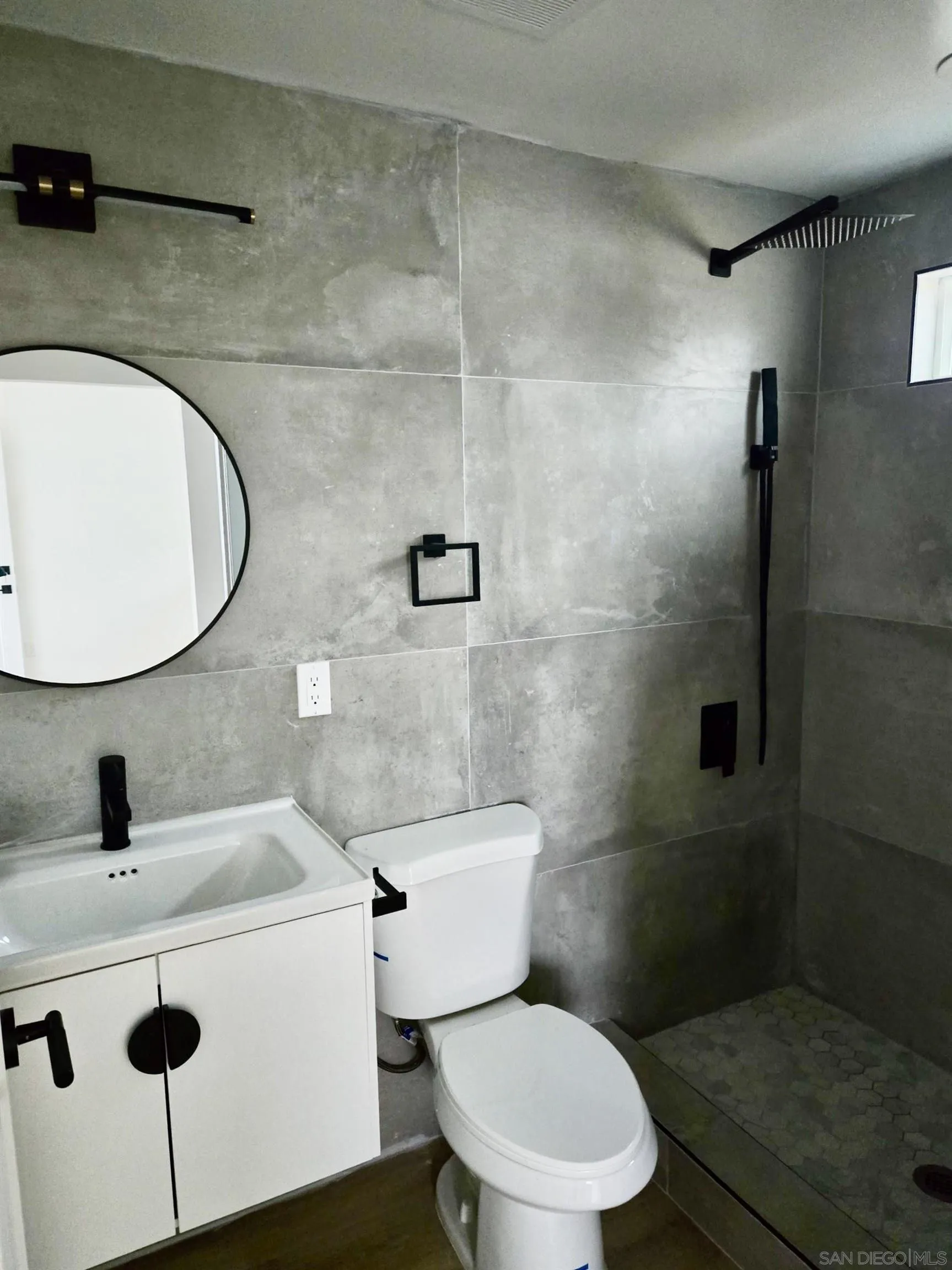 1086 7th St Unit 999