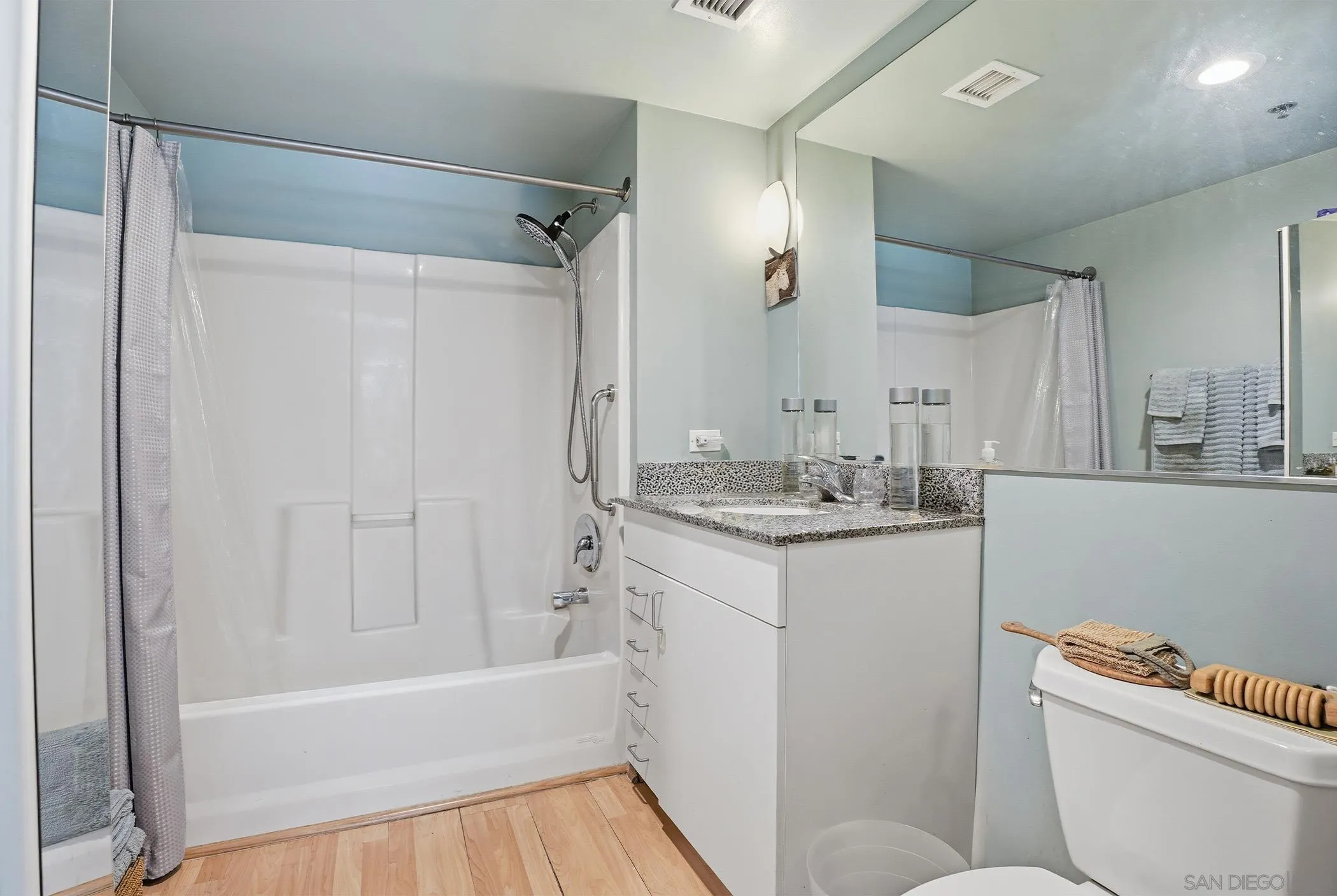 425 W Beech St Unit 107