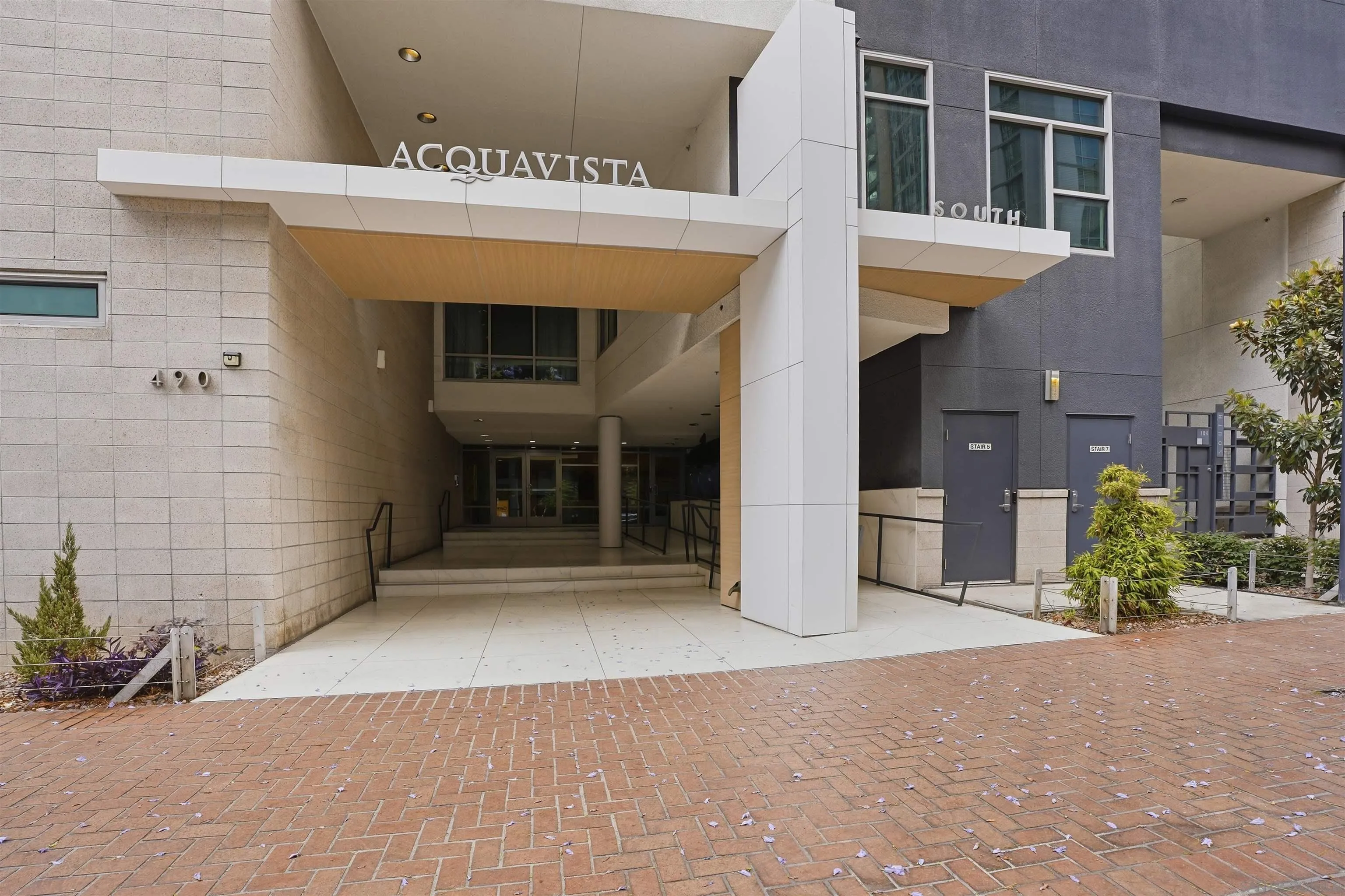 425 W Beech St Unit 107