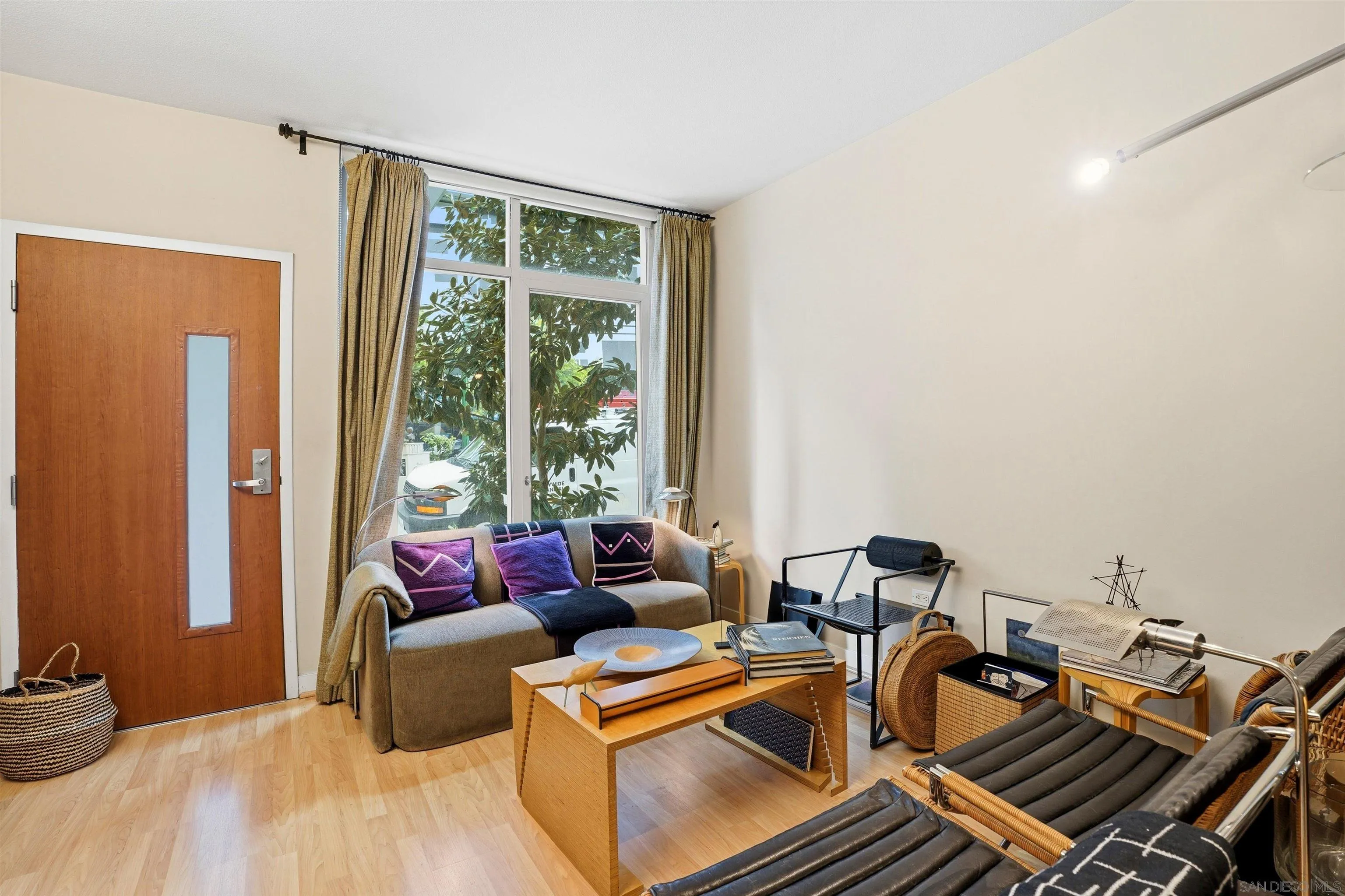 425 W Beech St Unit 107