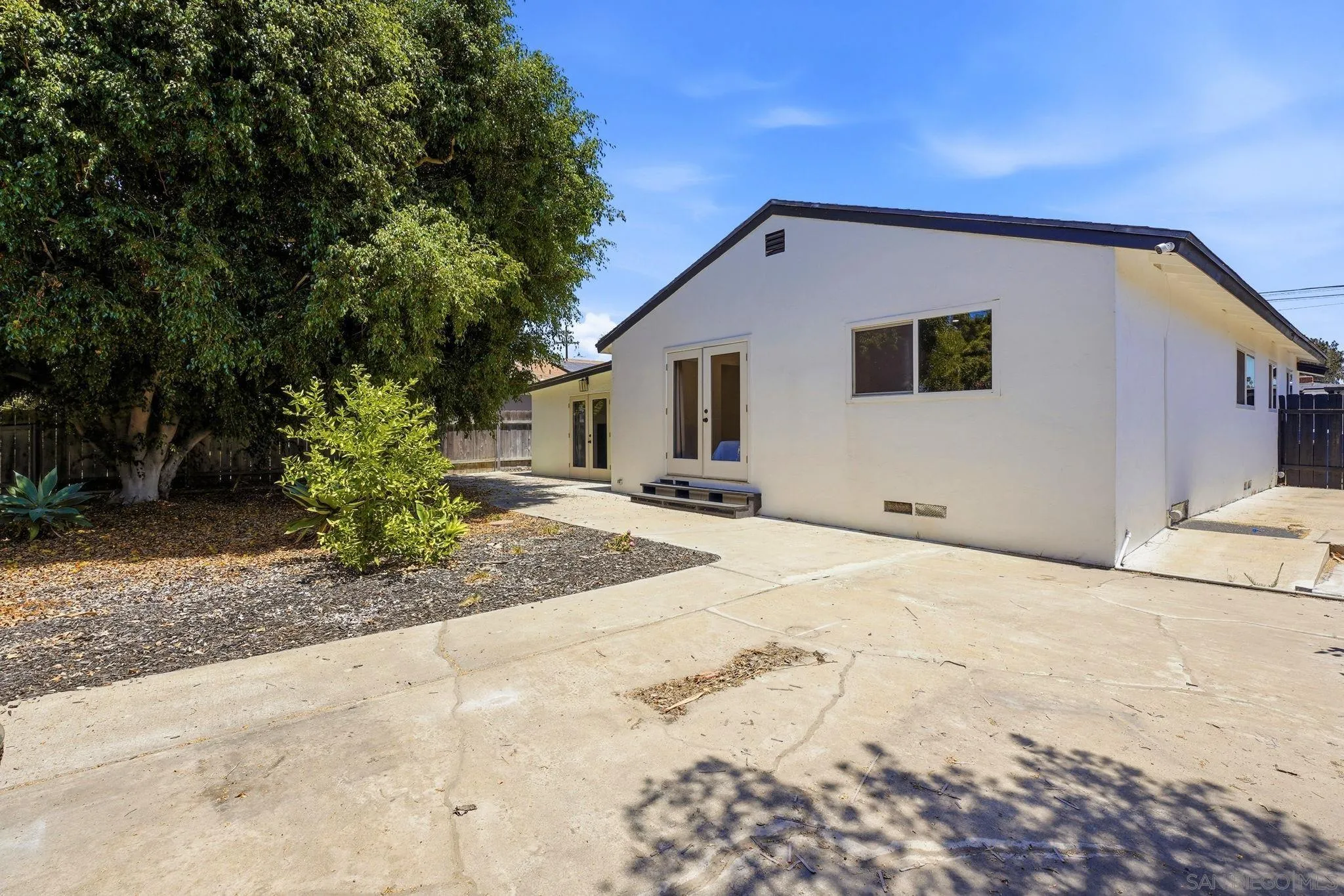 856 Elm Ave