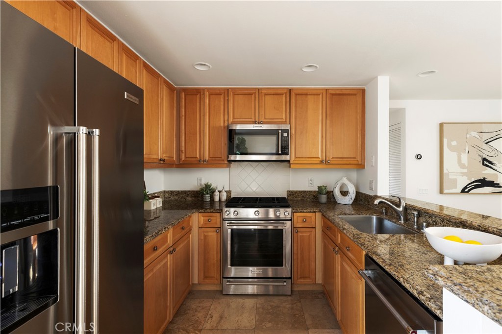 517 1/2 Larkspur