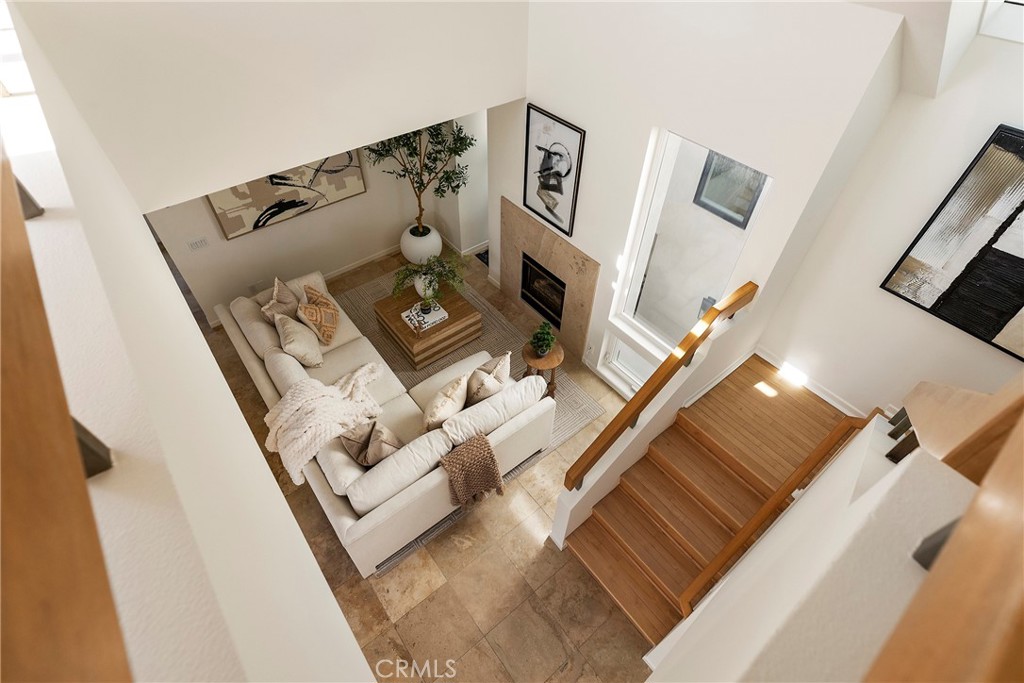 517 1/2 Larkspur