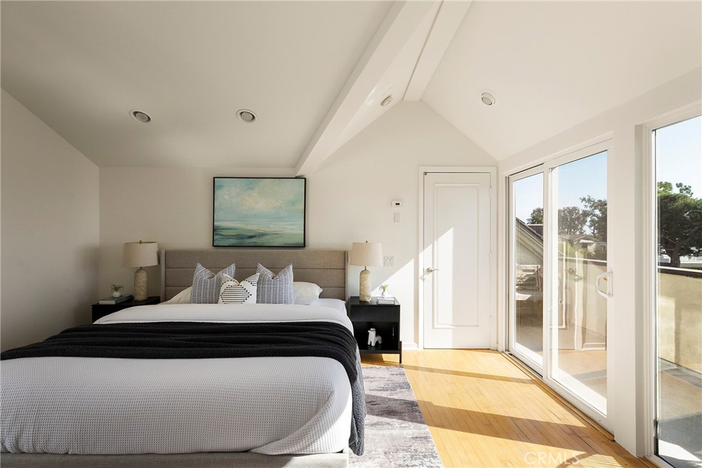 517 1/2 Larkspur