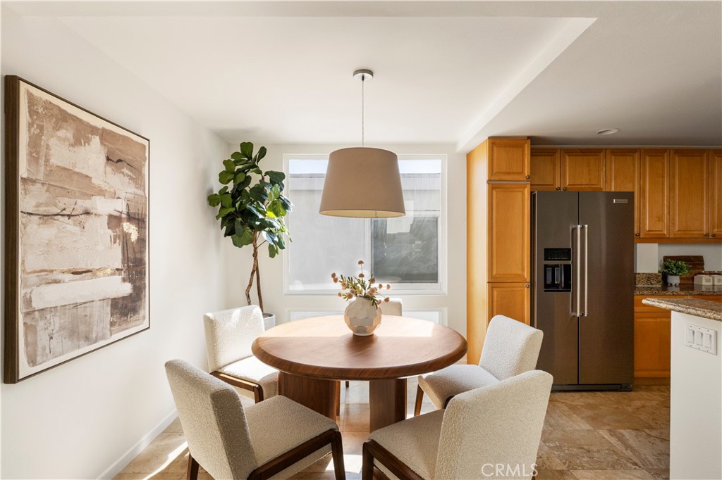517 1/2 Larkspur