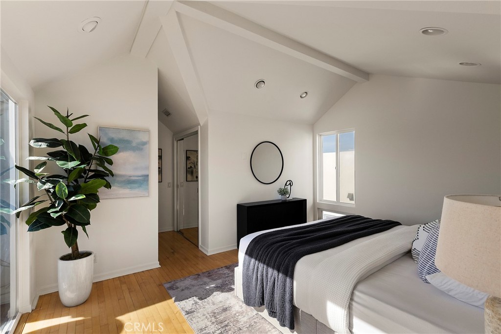 517 1/2 Larkspur