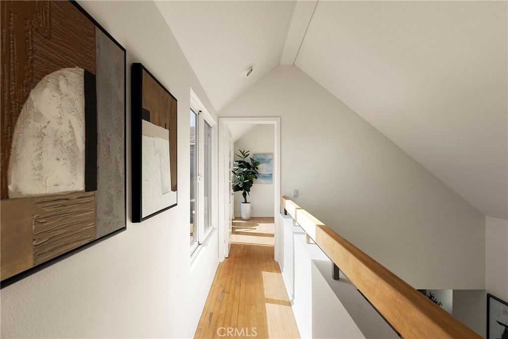 517 1/2 Larkspur