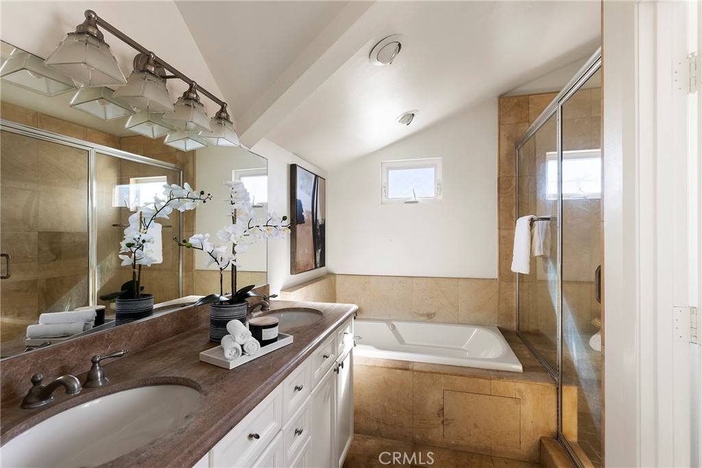 517 1/2 Larkspur