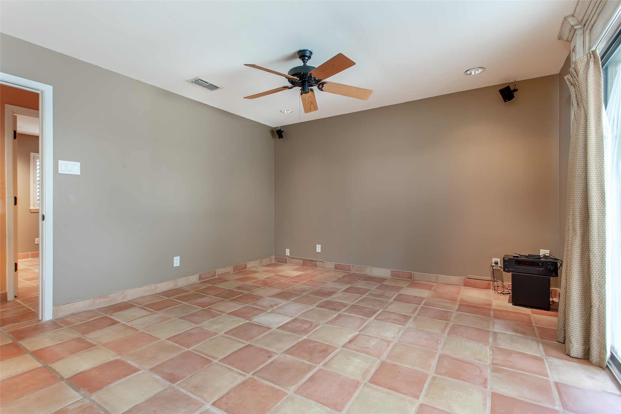 3501 Esplendor Avenue