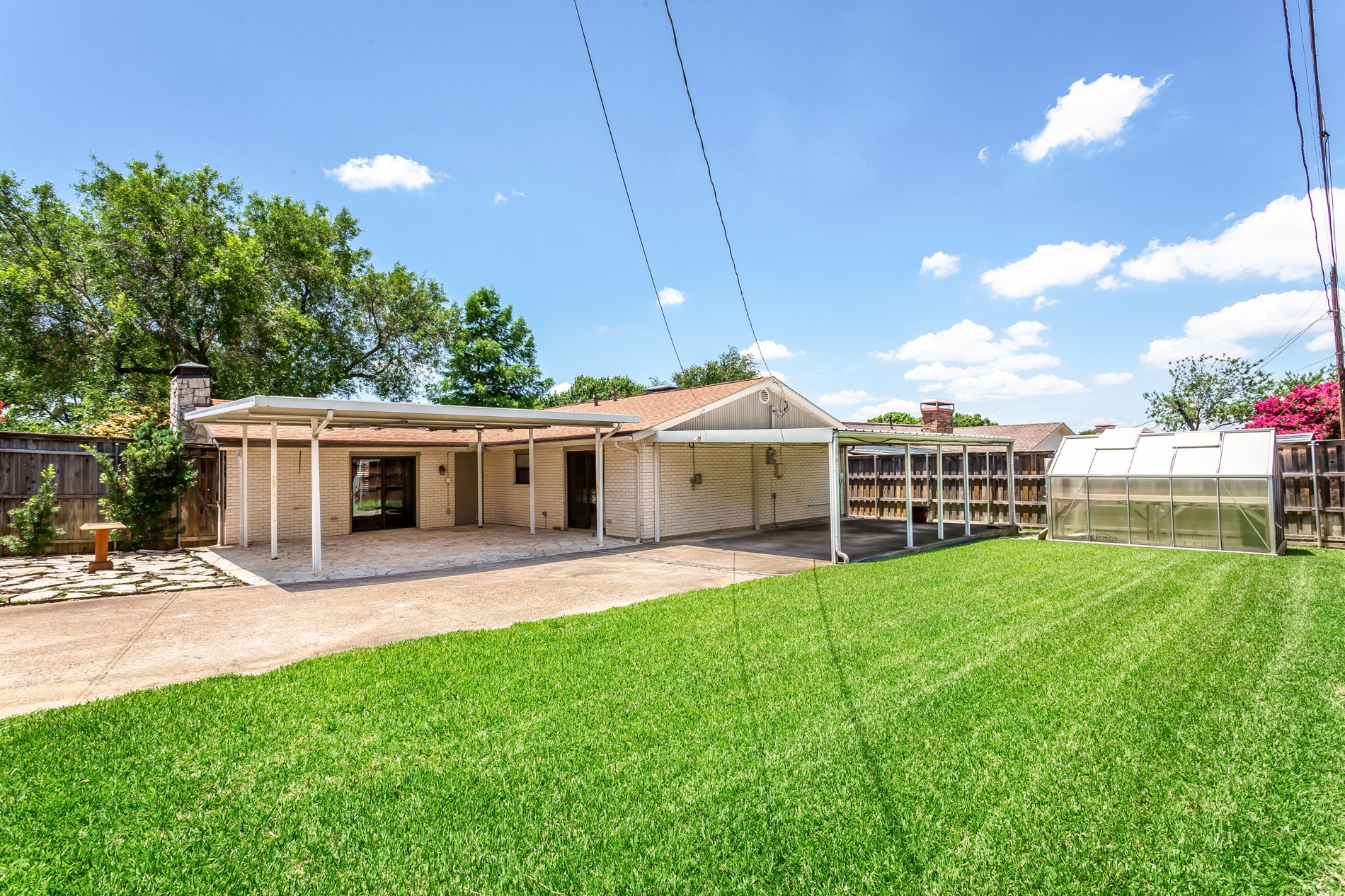 3501 Esplendor Avenue