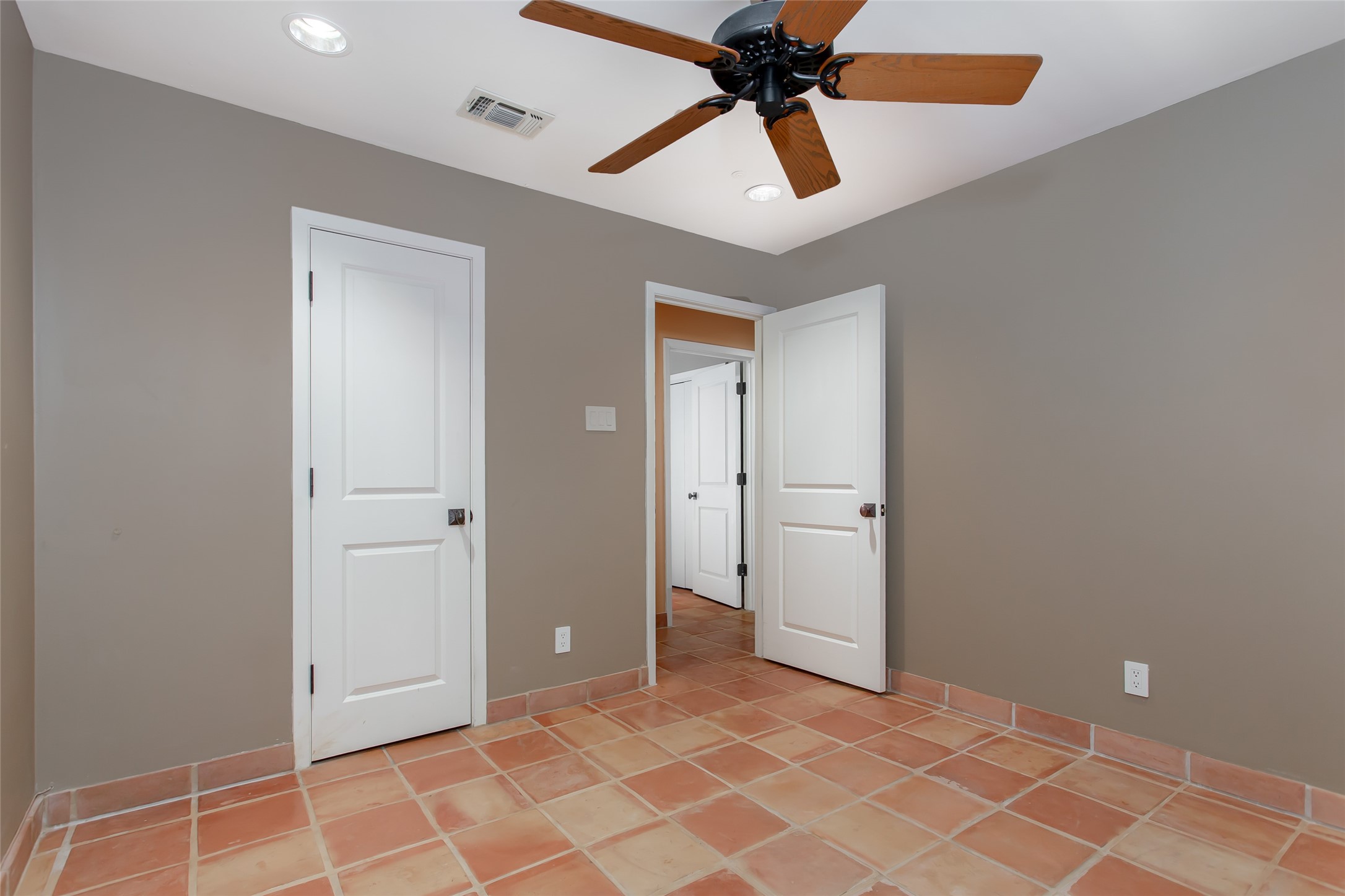 3501 Esplendor Avenue