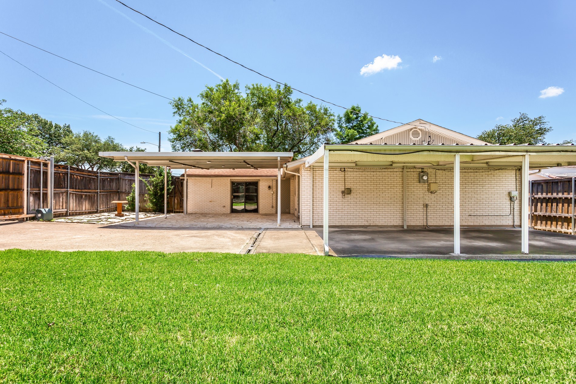 3501 Esplendor Avenue