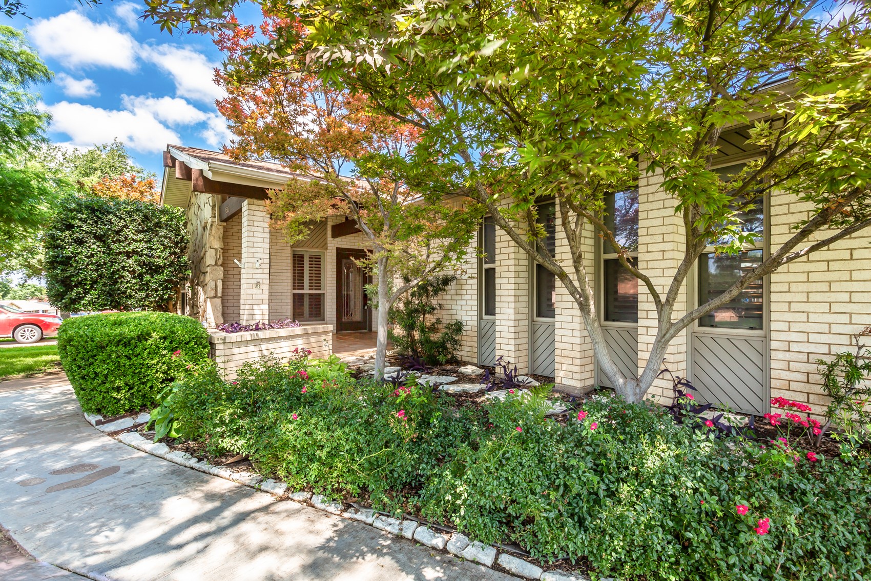 3501 Esplendor Avenue