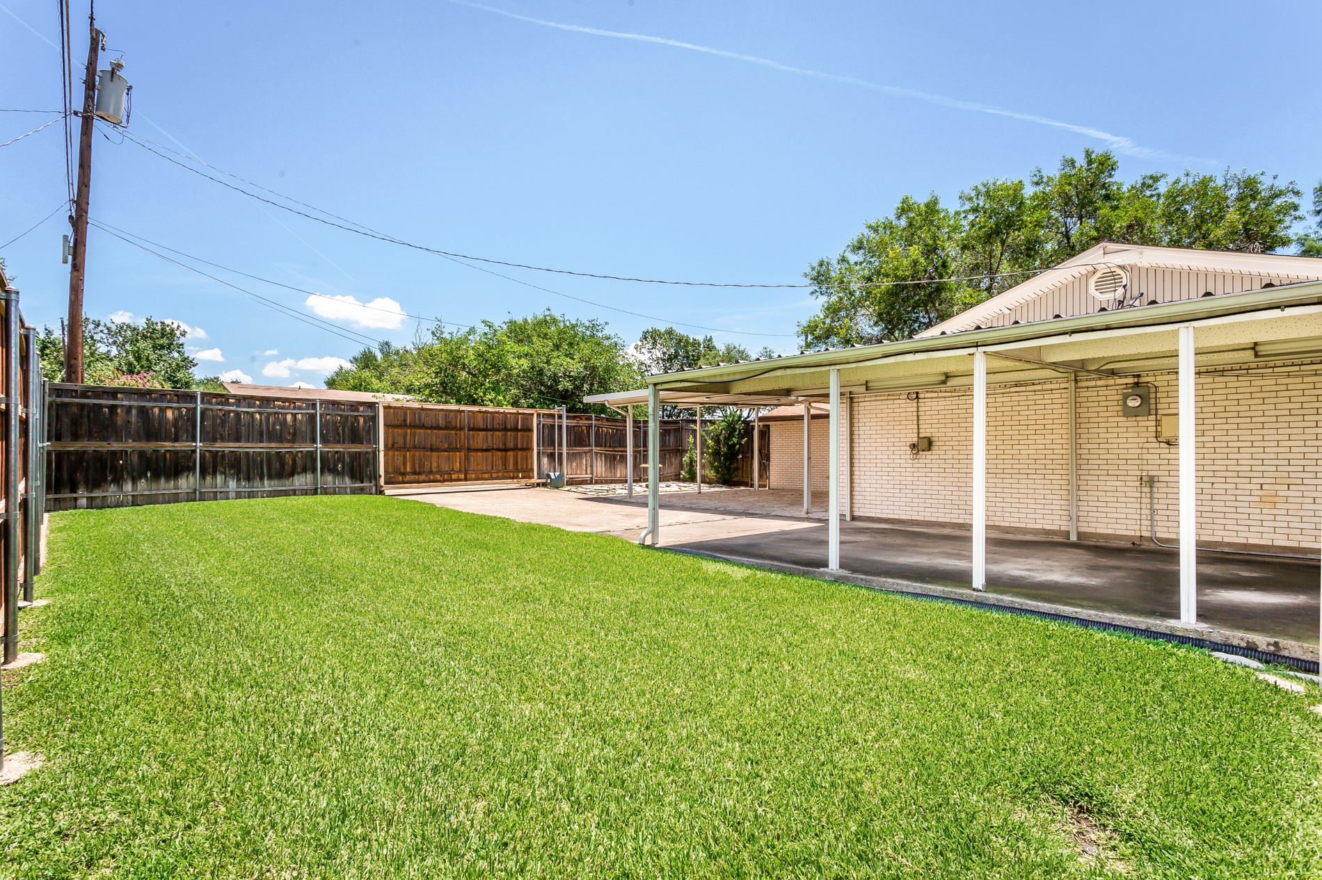 3501 Esplendor Avenue