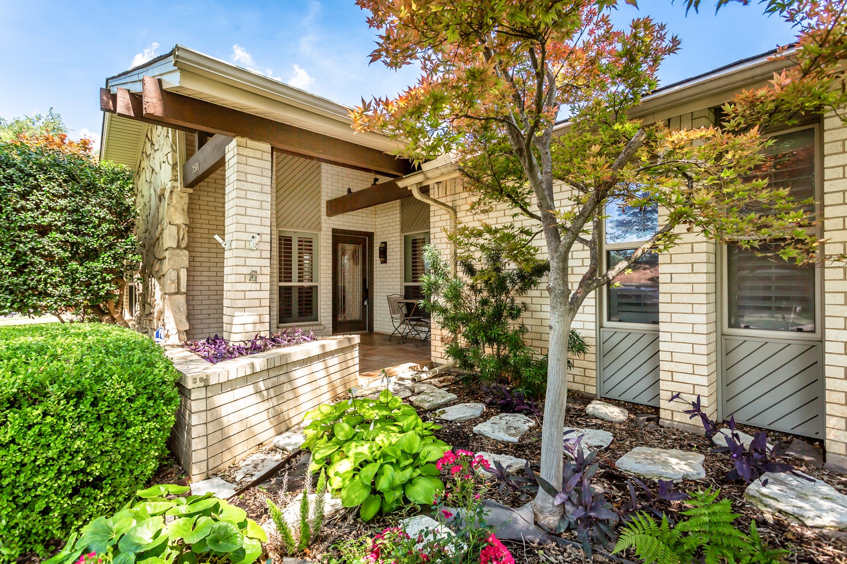 3501 Esplendor Avenue