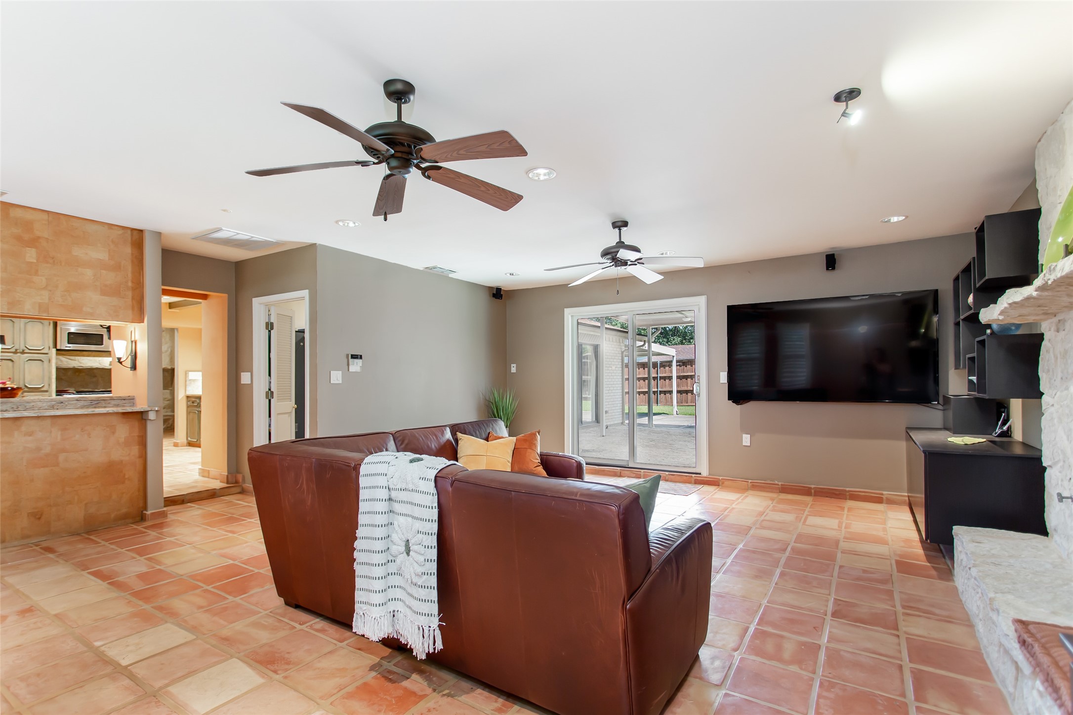 3501 Esplendor Avenue