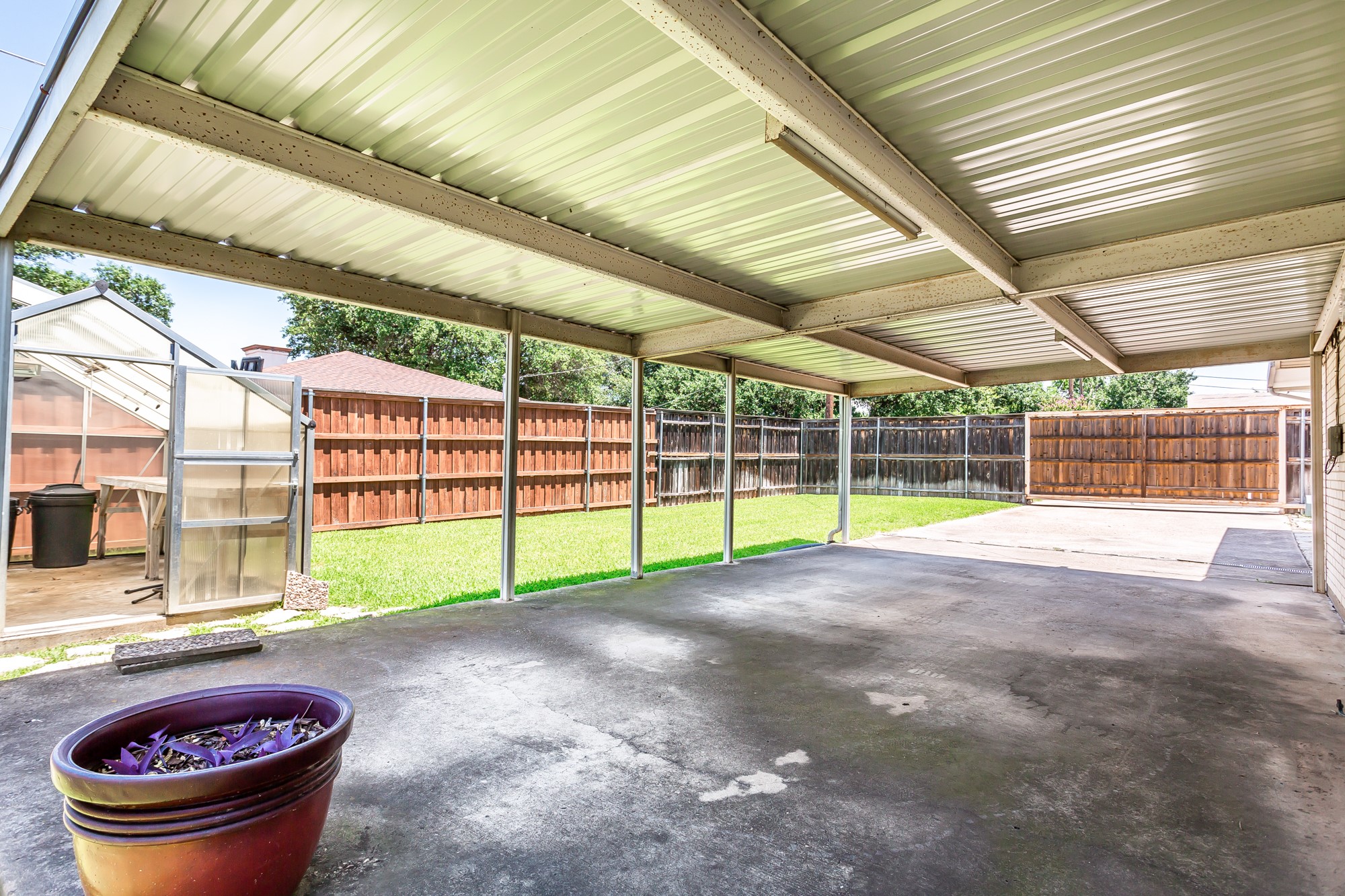 3501 Esplendor Avenue