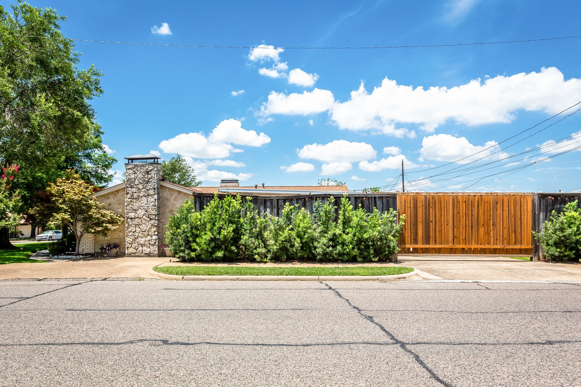 3501 Esplendor Avenue