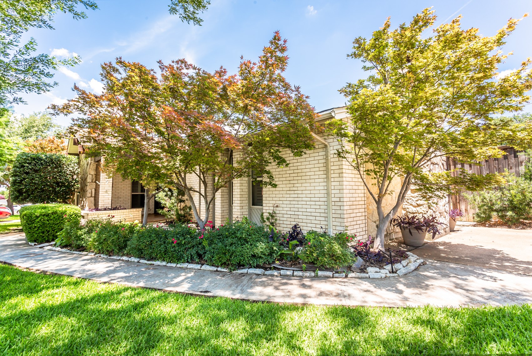 3501 Esplendor Avenue