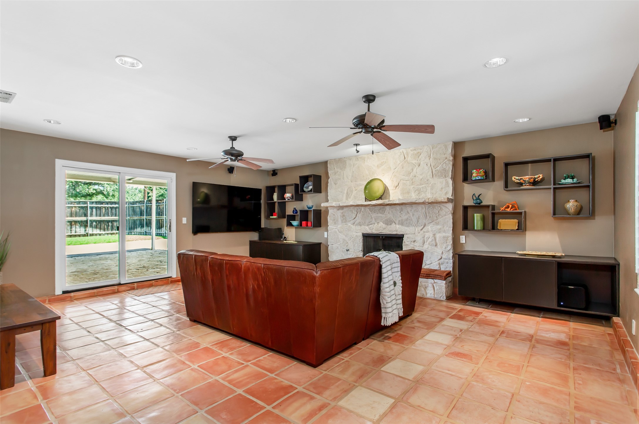 3501 Esplendor Avenue