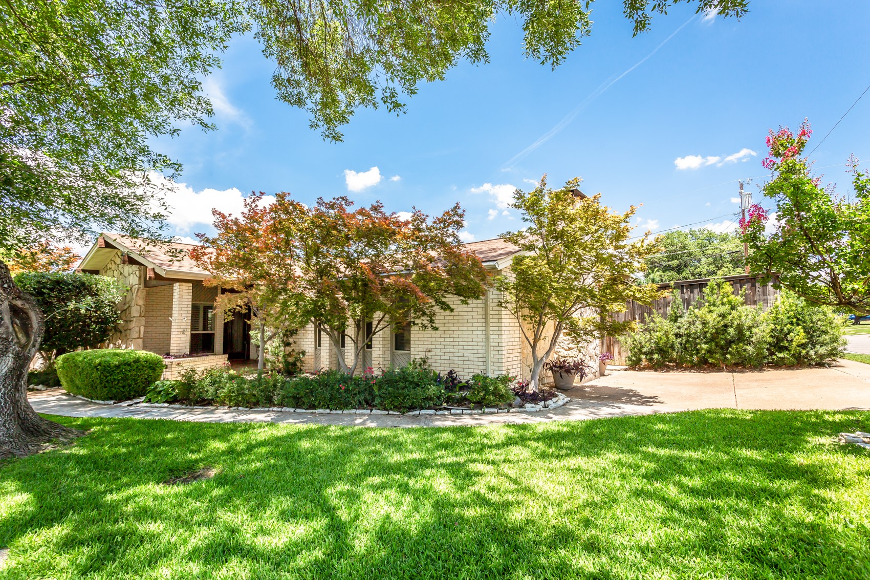 3501 Esplendor Avenue