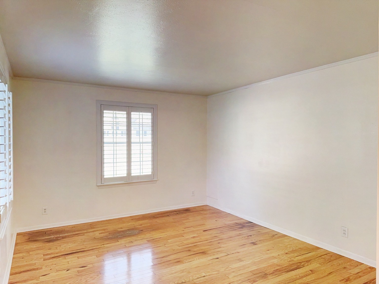 1122 W Northgate Drive