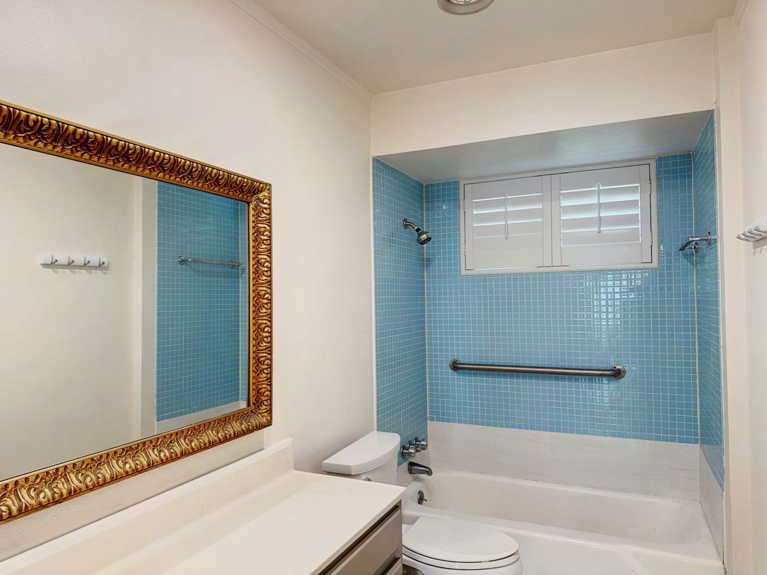1122 W Northgate Drive