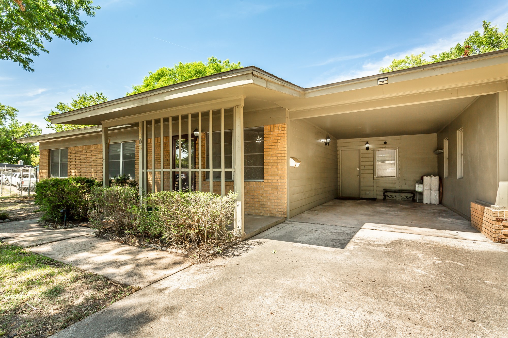 1203 Sunnybrook Drive