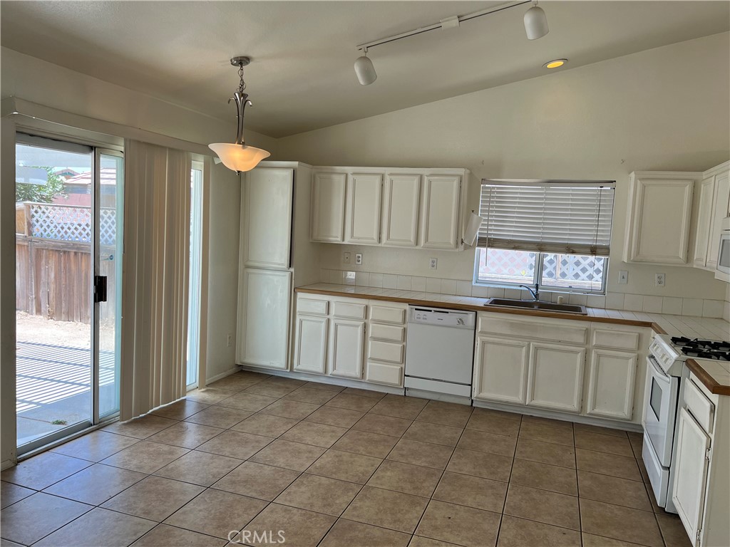 11812 Begonia Avenue