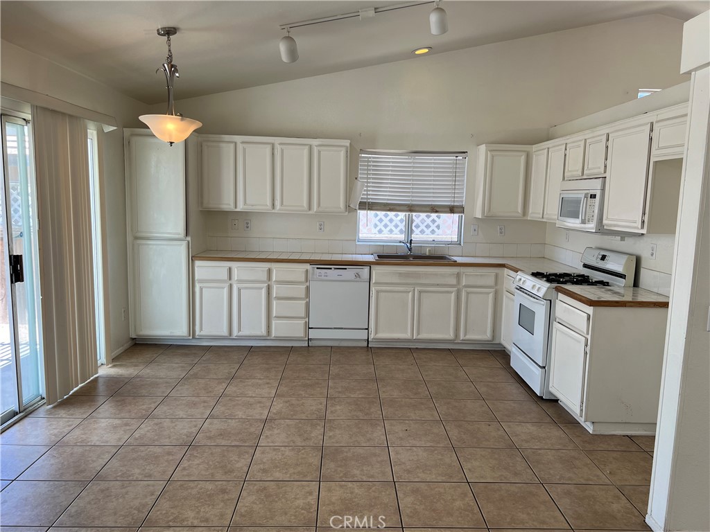 11812 Begonia Avenue