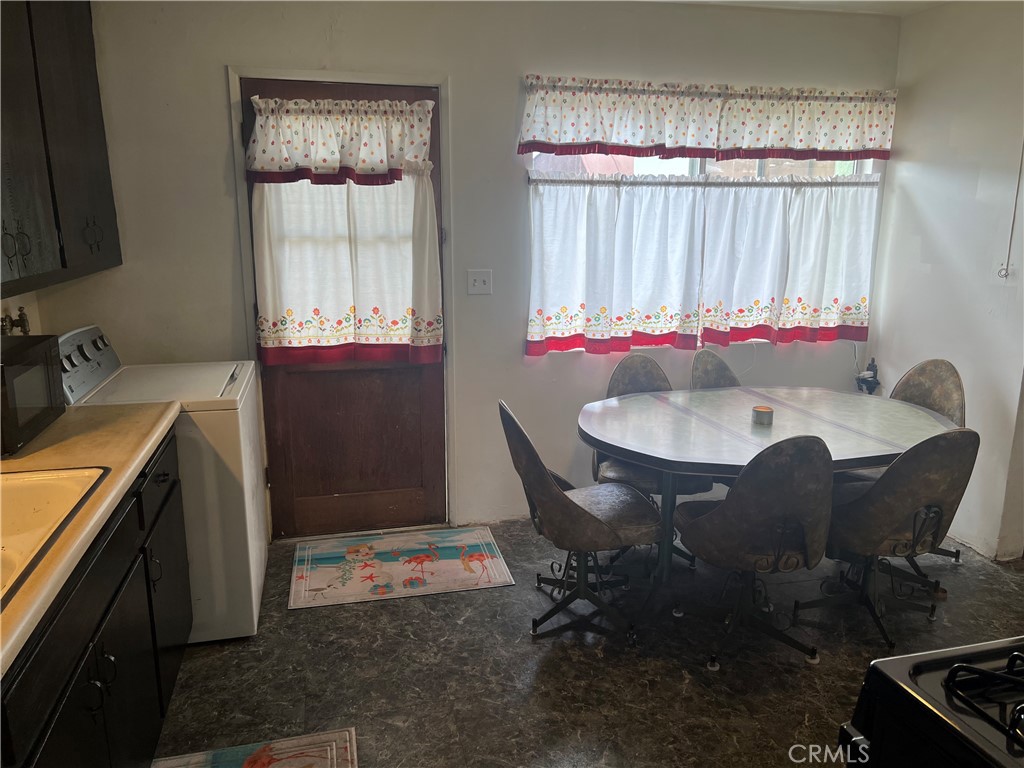 225 W Franklin Avenue