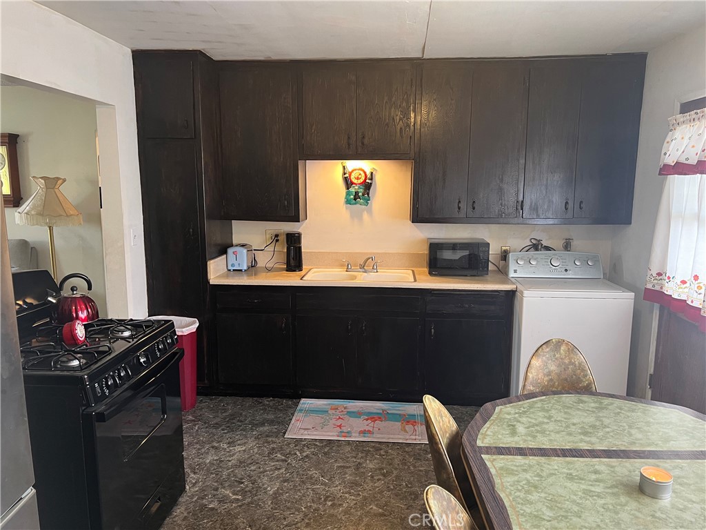 225 W Franklin Avenue