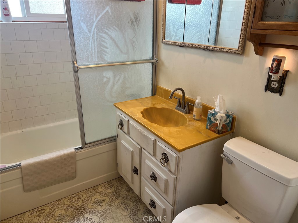 225 W Franklin Avenue