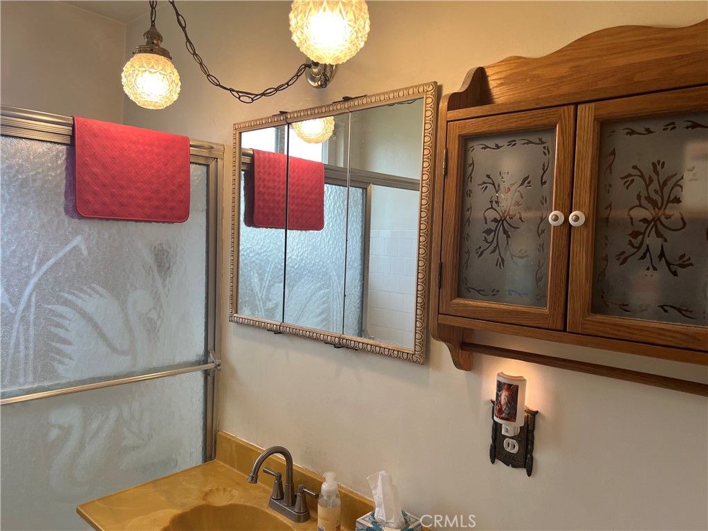 225 W Franklin Avenue