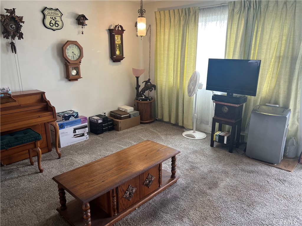 225 W Franklin Avenue