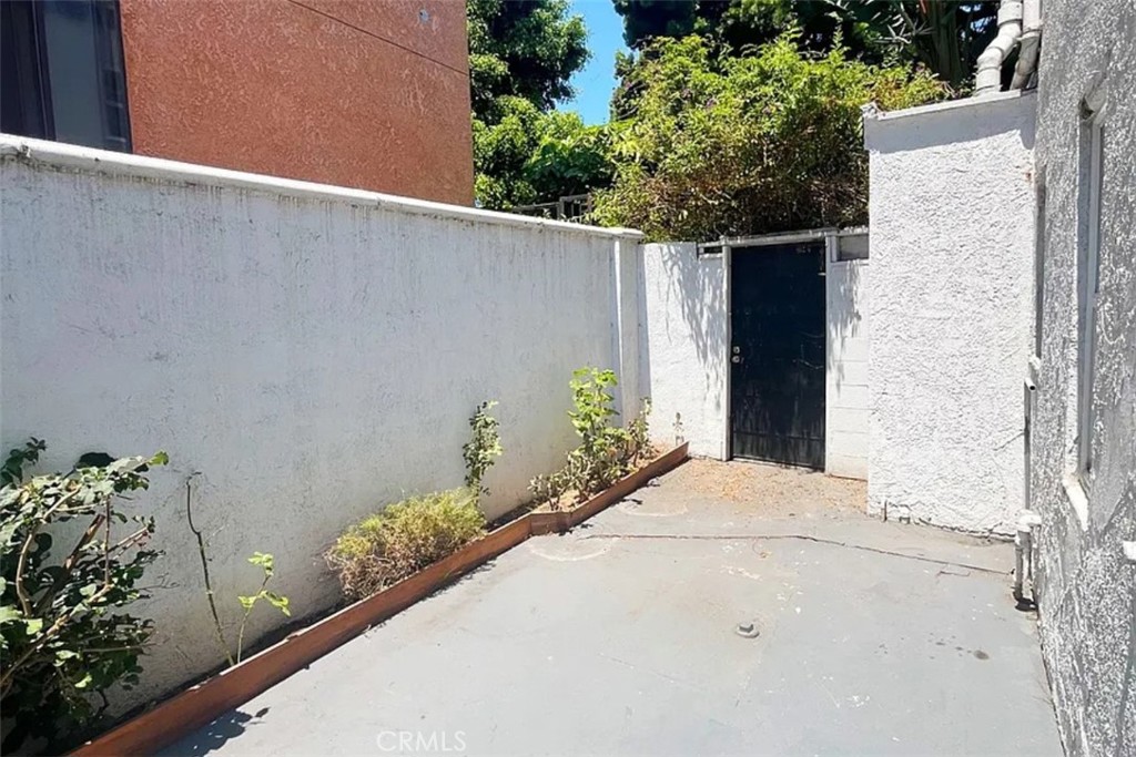 2403 Louella Avenue