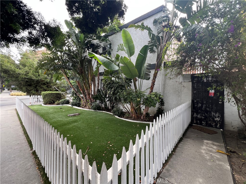 2403 Louella Avenue