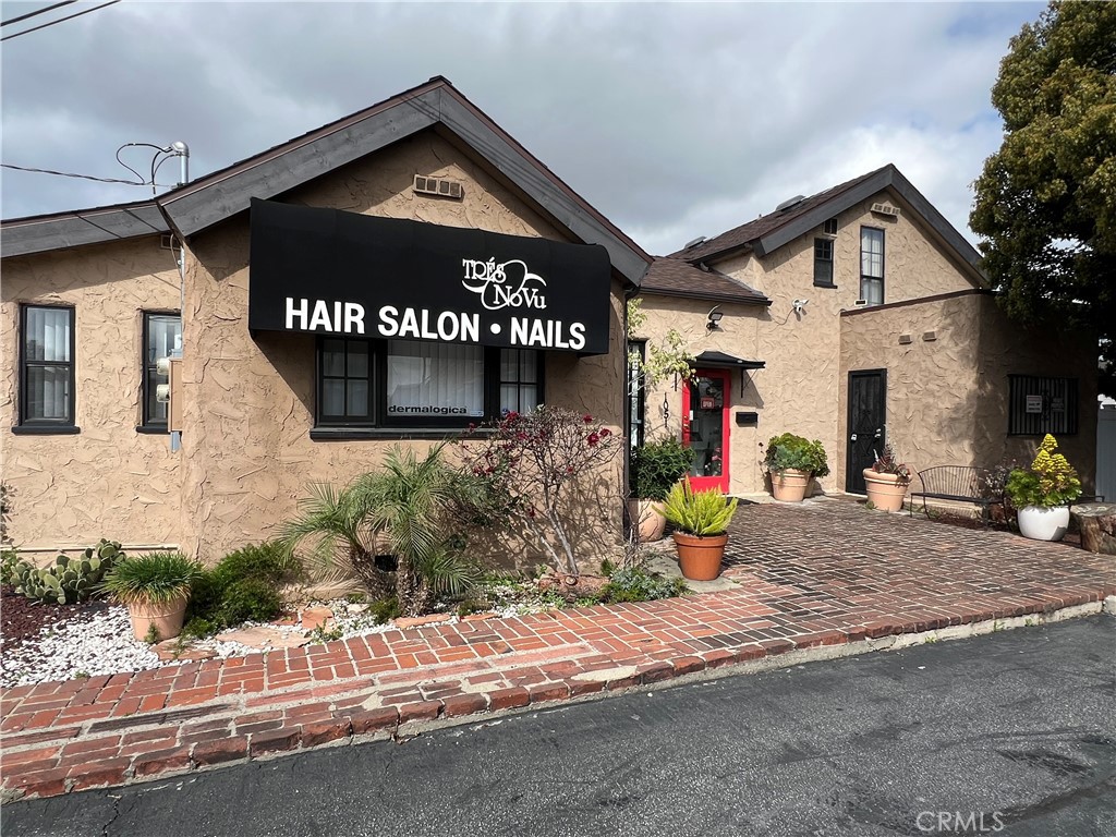 1051 N Citrus Avenue