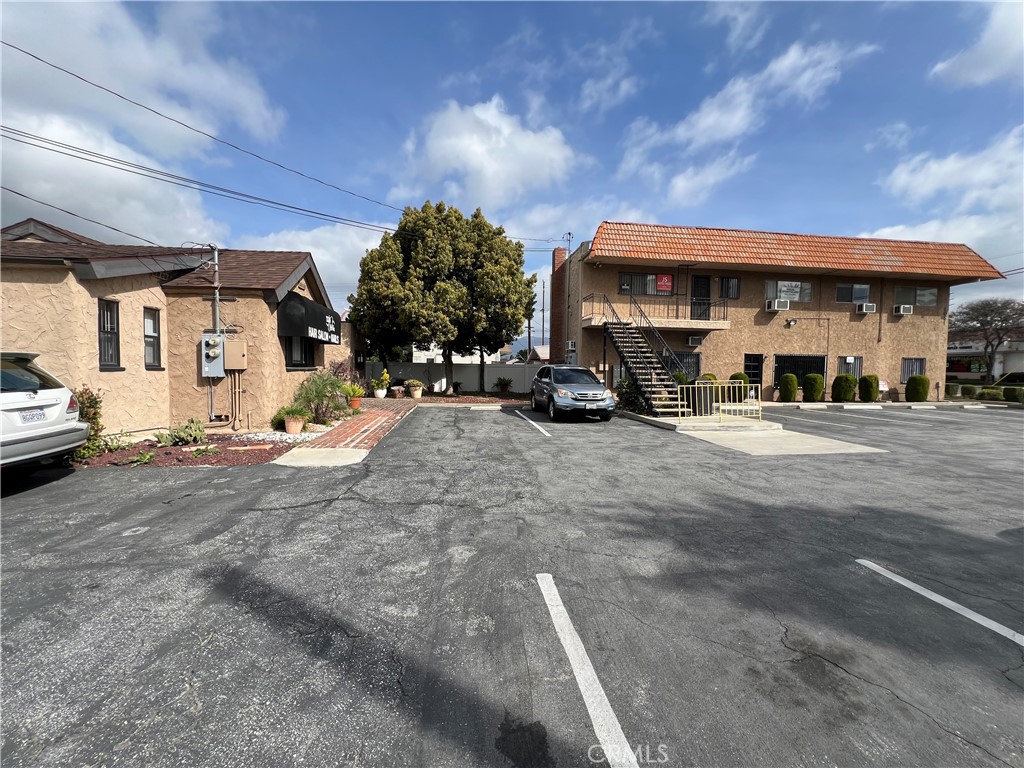 1051 N Citrus Avenue