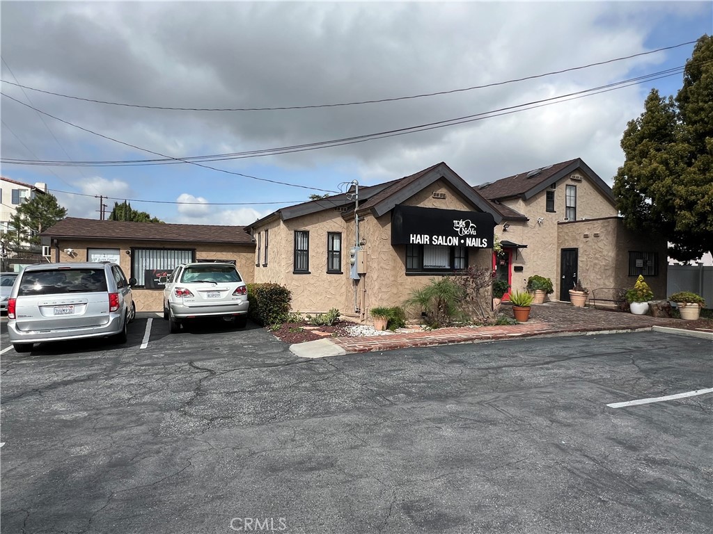 1051 N Citrus Avenue