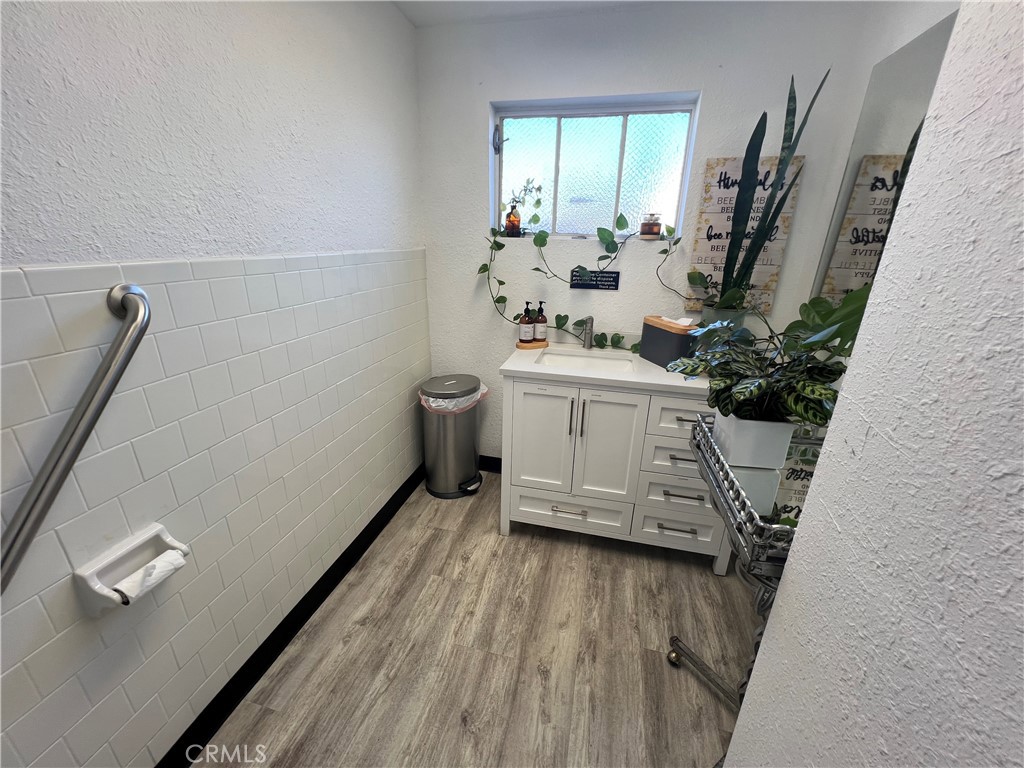 1051 N Citrus Avenue